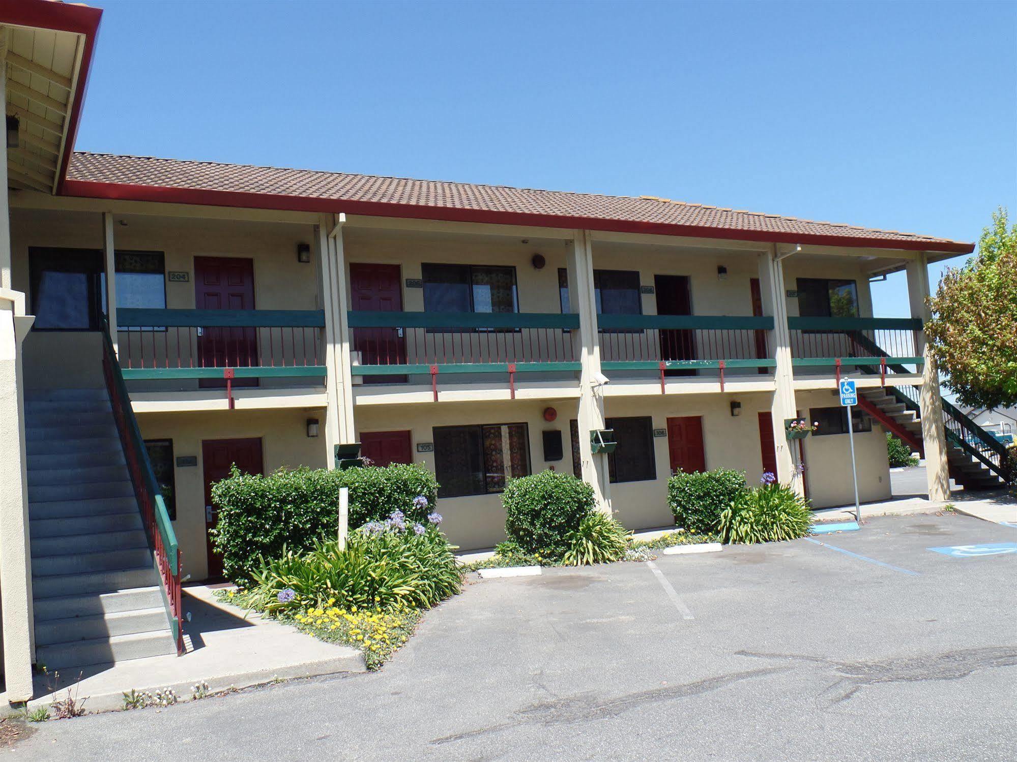 קסטרוביל Coastal Valley Inn - Monterey מראה חיצוני תמונה