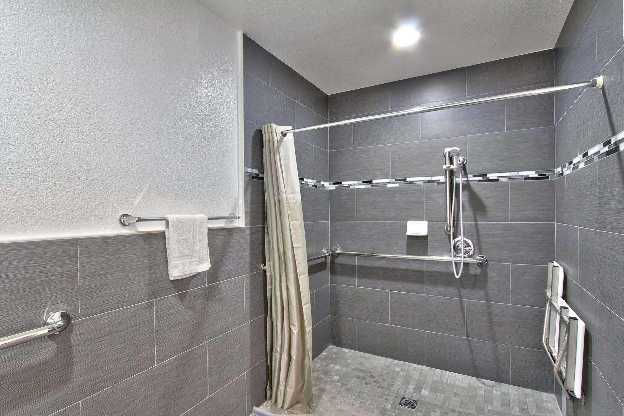 קסטרוביל Coastal Valley Inn - Monterey מראה חיצוני תמונה